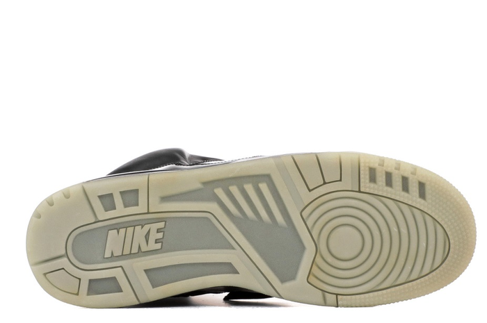 3 Pasang Sepatu Nike Paling Mahal Tahun 2018, Yakin Nggak Bisa Beli!