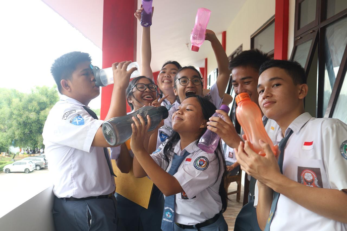 siswa SMAN 9 Binsus Manado Pamer Tumbler