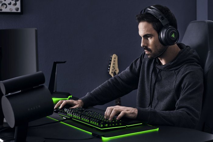 Razer perlihatkan demo konsep gaming Hypersense, yaitu bermain game dengan feedback haptic di semua perangkat gaming yang digunakan.