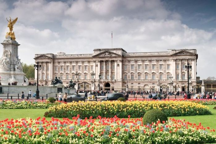 Istana Buckingham  - 3 Mesin Uang Kerajaan Inggris, Salah Satunya dari 'Dompet Pribadi' Ratu Elizabeth II
