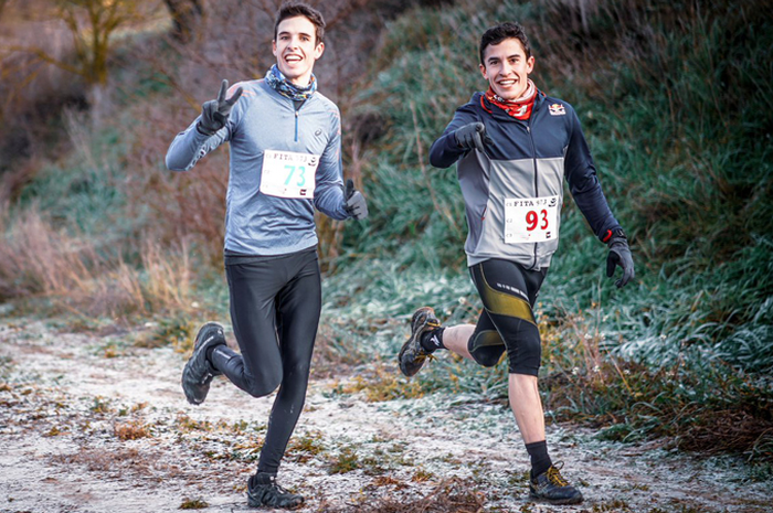 Alex Marquez dan Marc Marquez berlatih jogging