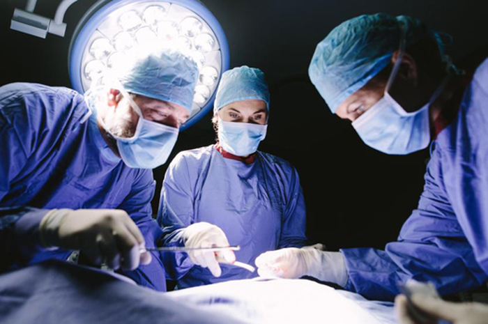 Pembedahan jarak jauh via koneksi 5G berhasil dilakukan oleh dokter di China.