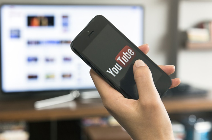 Ilustrasi YouTube mobile