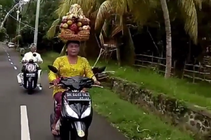 Emak-emak Bali dengan skill dewa