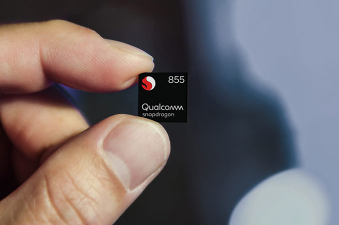 Snapdragon 855 pada perangkat reference mendapatkan total skor Antutu lebih kecil dibandingkan iPhone XS.