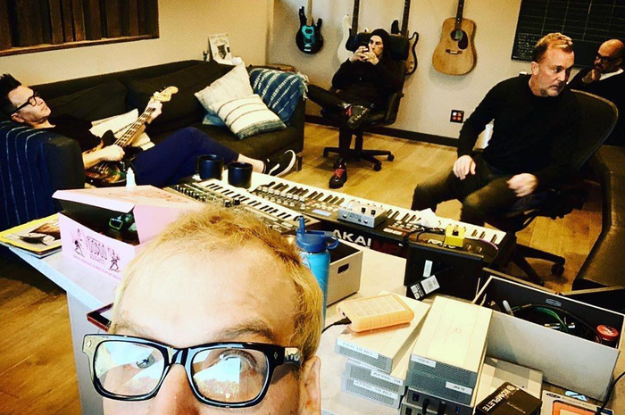 blink-182 di dalam studio!