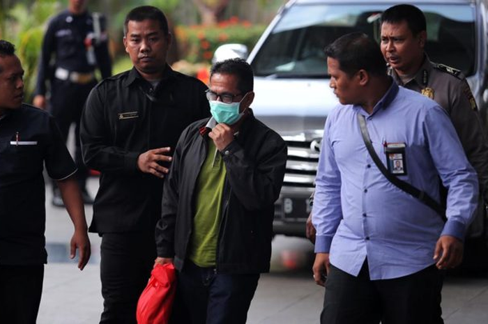 Bupati Mesuji, Provinsi Lampung Khamami saat tiba di Kantor Komisi Pemberantasan Korupsi, Jakarta, Kamis (24/1/2019).