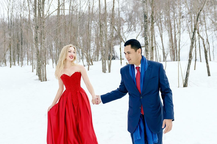 Foto romantis Varsha Strauss dan Panji Trihatmodjo
