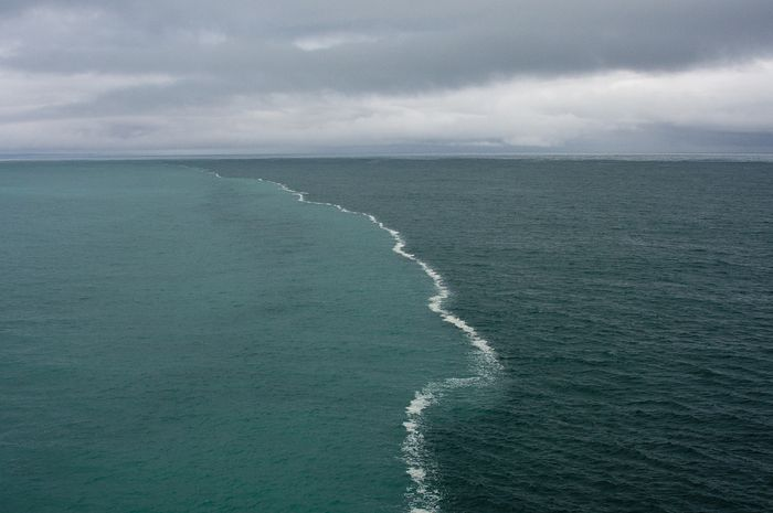Air laut di Teluk Alaska.