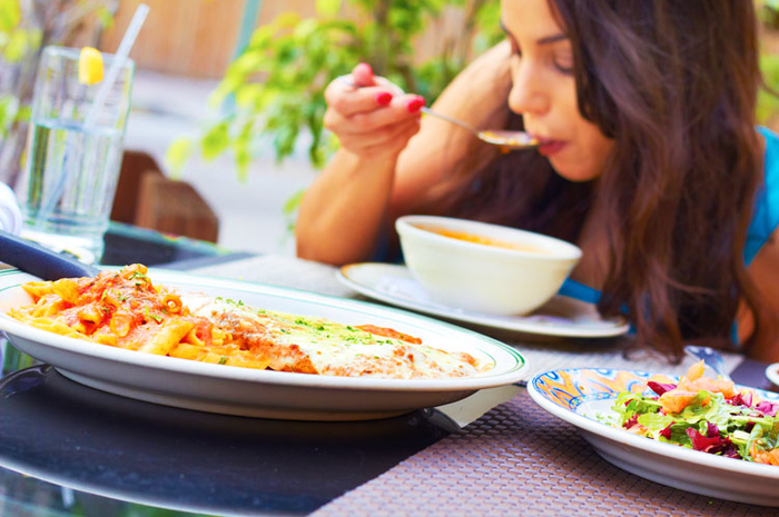 Namun nyatanya ada orang yang walau makan sebanyak apapun, berat badannya akan segitu-segitu saja. Apakah Anda salah satunya?