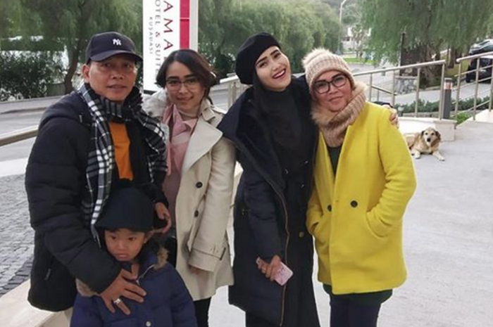 Keluarga Ayu Ting Ting 
