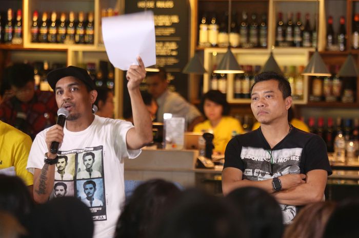 Musisi sekaligus anggota DPR Anang Hermansyah bersama penyanyi Glenn Fredly menghadiri diskusi terkait RUU Permusikan di Jakarta, Senin (4/2/2019). Sebelumnya, RUU Permusikan mendapat penolakan dari ratusan pelaku musik yang tergabung dalam Koalisi Nasional Tolak RUU Permusikan karena RUU tersebut d
