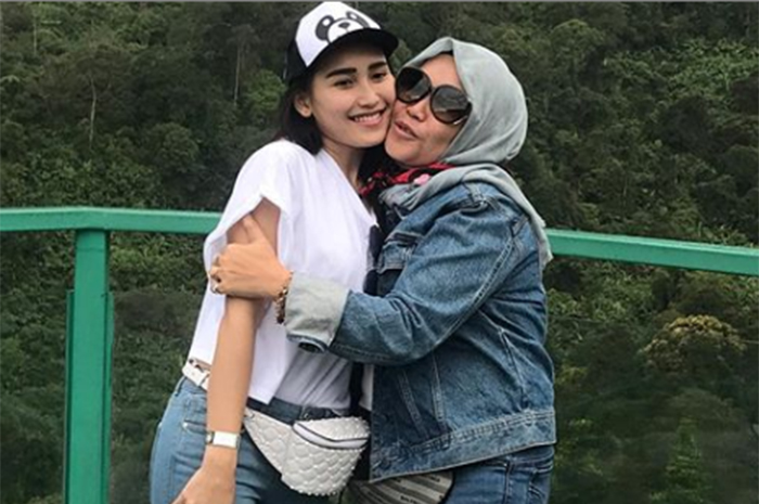 Ayu Ting Ting dan ibunya Umi Kalsum