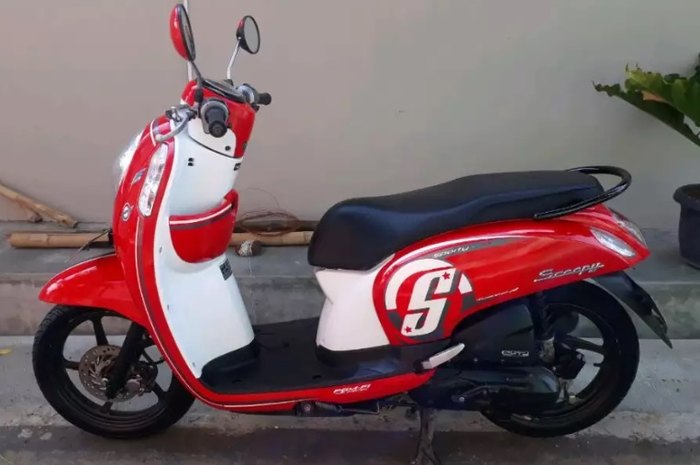 Ilustrasi Honda Scoopy 2016 merah