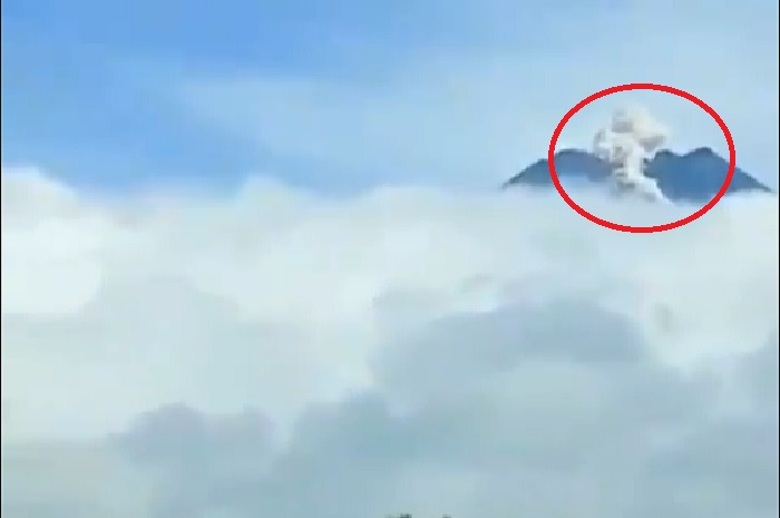 Detik-detik Awan Panas Meluncur dari Puncak Merapi, Warga Heboh