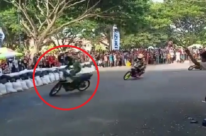 Kecelakaan parah di kelas bebek 2-tak