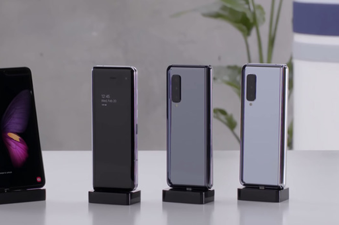 Samsung Galaxy Fold, smartphone lipat pertama dari Samsung akhirnya diperkenalkan secara resmi.