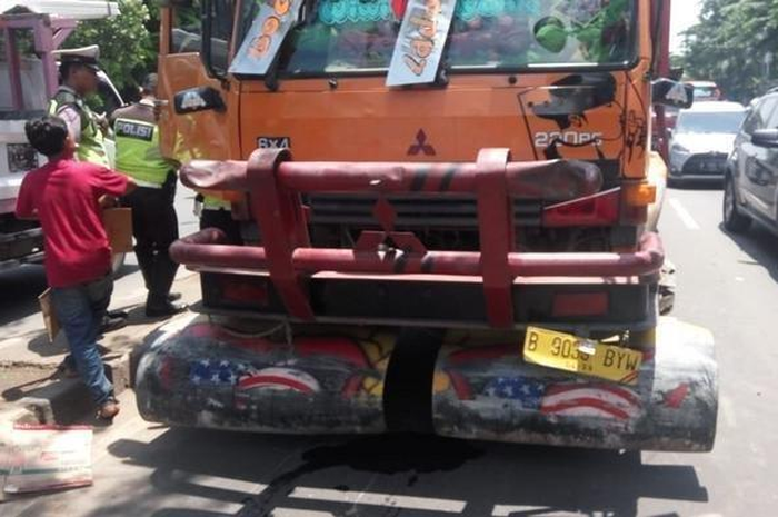 Kecelakaan tragis menimpa seorang ojol di Tangerang
