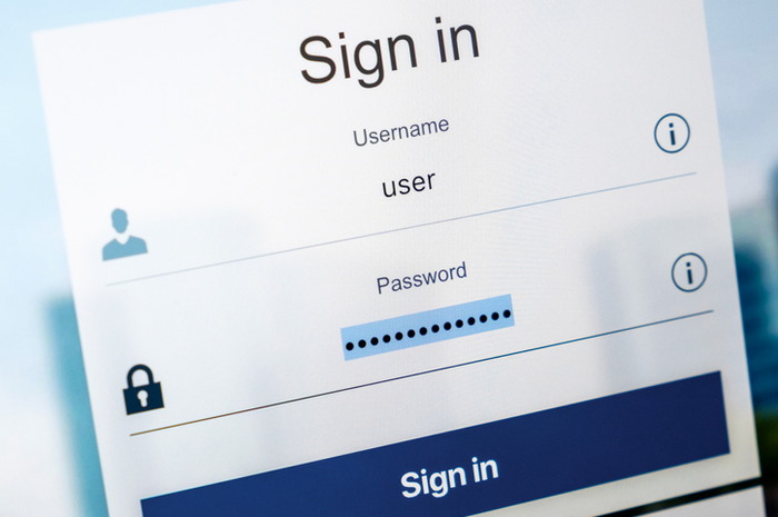 Trojan perbankan RTM memanfaatkan, salah satunya e-mail phising, untuk memperoleh kredensial login.
