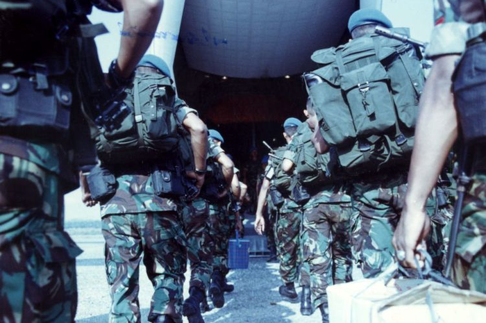 Sesuai dengan aslinya, Batalyon Infantri Lintas Udara 503 Kostrad, tidak ada masalah bagi Kontingen Garuda XII untuk diterbangkan dalam beberapa sorti. 