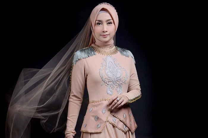 Desy Ratnasari  