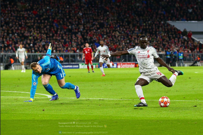 Aksi epik Sadio Mane (kanan) mengecoh Manuel Neuer dalam partai Liga Champions Bayern Muenchen kontra Liverpool, 13 Maret 2019.