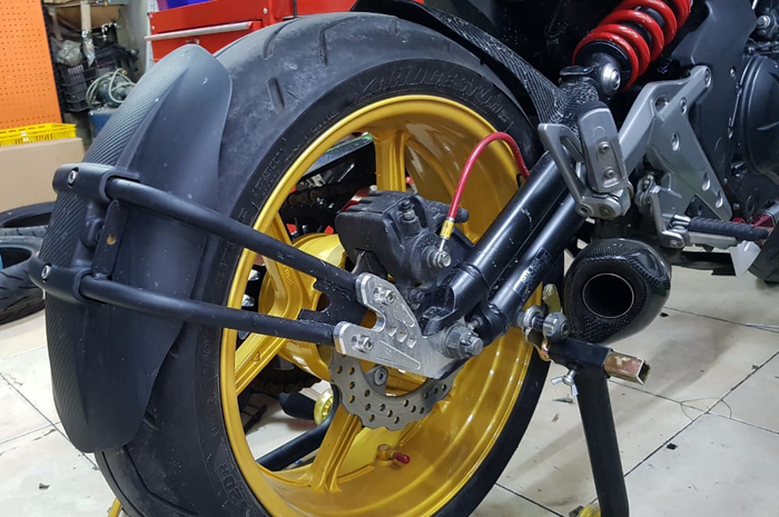 Pasang mud guard bikin motor tetap keren dan bebas cipratan air