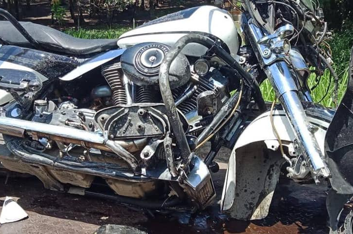 Harley-Davidson yang terlibat kecelakaan dengan petani yang sedang menjemur padi
