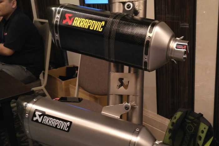 Edukasi knalpot Akrapovic untuk para dealer di Indonesia