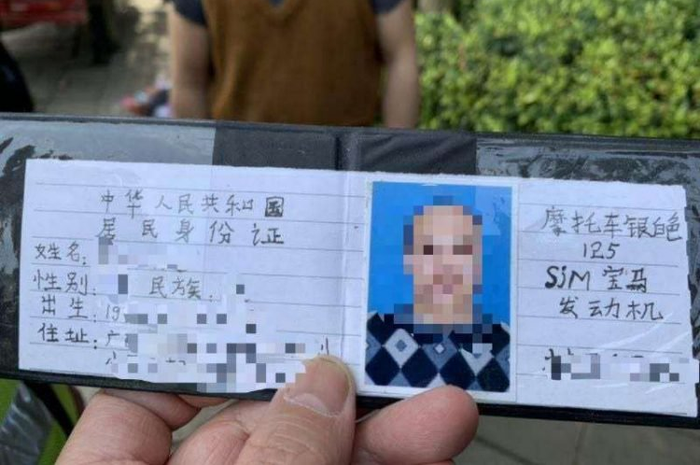 Kelewat Kreatif, Pengemudi Motor Ini Buat SIM-nya Sendiri, Kemudian Motornya Disita Polisi