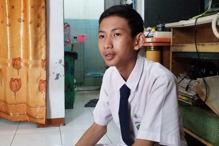 Putra Aji Adhari (15) bocah kelas 2 MTS asal Ciledug, Kota Tangerang, yang berhasil membobol situs NASA