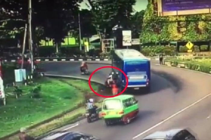 Ada tujuh tips untuk menghindari kecelakaan akibat blind spot, yang sedadng melakukan perjalanan jauh lebaran silahkan disimak, bro.