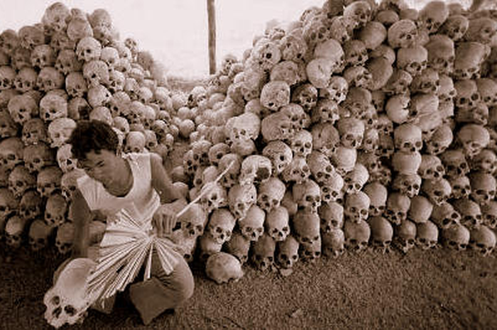 Rezim Khmer Merah pimpinan Pol Pot mengakibatkan setidaknya dua juta rakyat Kamboja tewas, berikut 4 realita kehidupannya.