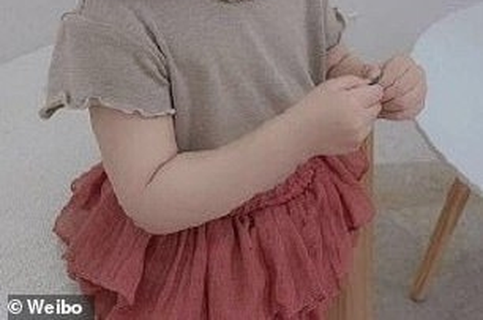 Niu Niu (3), model cilik viral yang disiksa ibunya di depan umum.