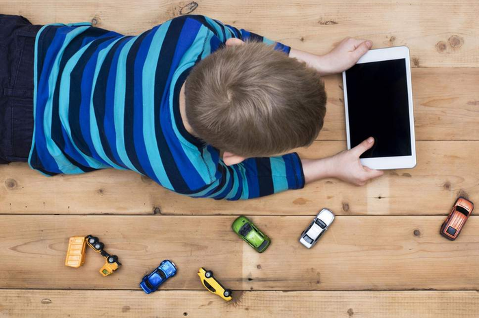 Ipad dan iPhone juga menyediakan aplikasi dan permainan khusus anak-anak