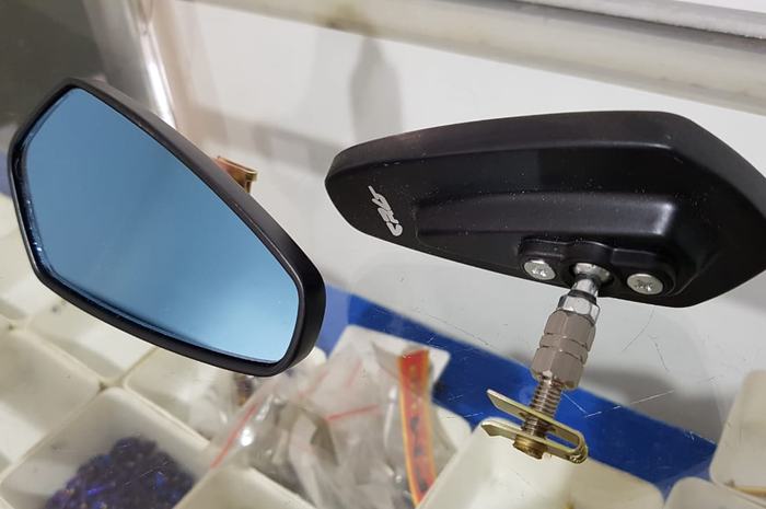 Spion 'kuping' Yamaha XMAX berlabel CRG 