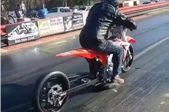 Punya mainan Honda CRF450R dibikin drag