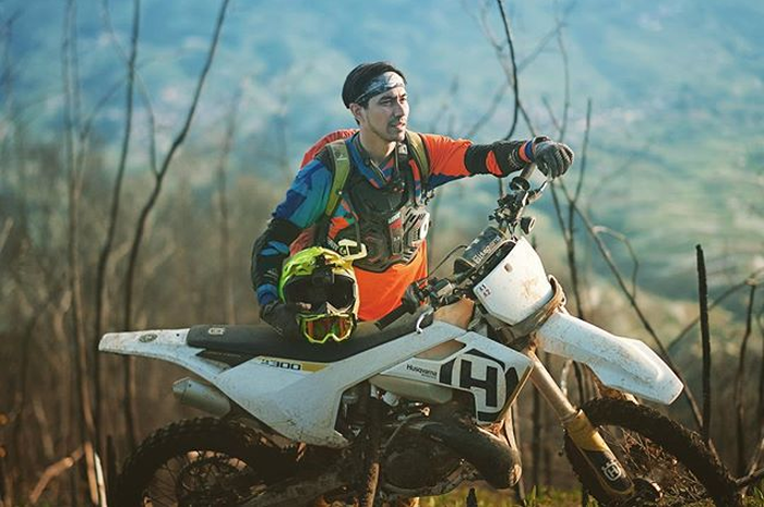 Darius dan motor trail Husqvarna TX 300