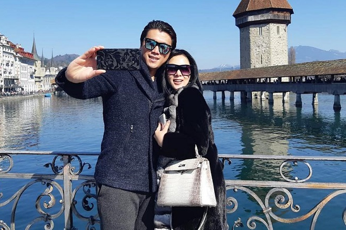 Syahrini dan Reino Barack