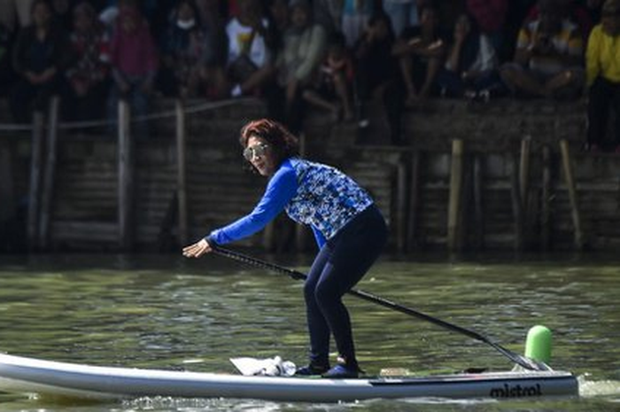 Menteri Susi Pudjiastuti tetap energik di usia tua karena rajin berakvitas fisik.