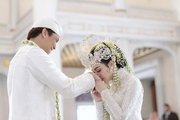 Syahrini dan Reino Barack