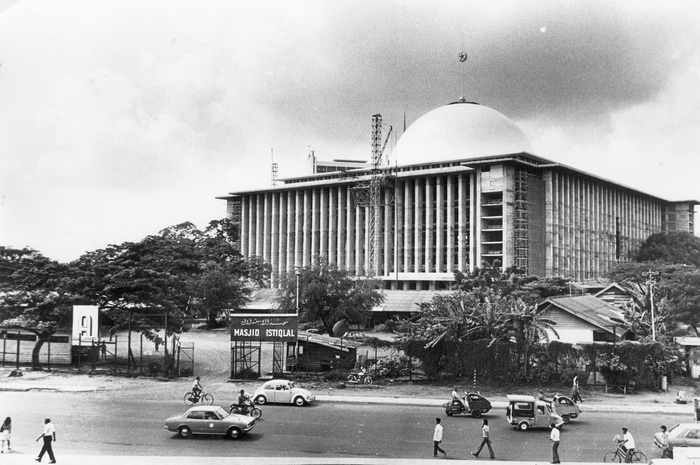 Terlepas dari fakta viralnya kisah Friedrich Silaban, ada sebuah kisah cukup unik tentang struktur bawah tanah masjid Istiqlal.