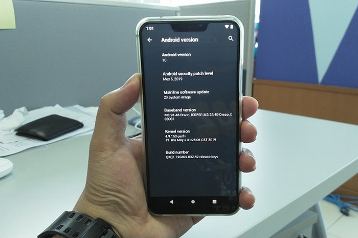Asus Zenfone 5z yang telah diperbarui menjadi Android Q beta