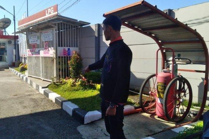 Diduga kena hipnotis setelah ditepuk pundaknya, Diki kehilangan motornya