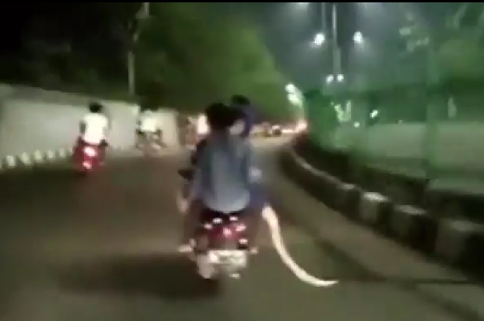 Dalam beraksi geng motor bawa senjata