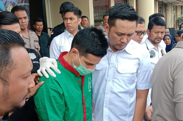 Steve Emmanuel menjalani persidangan