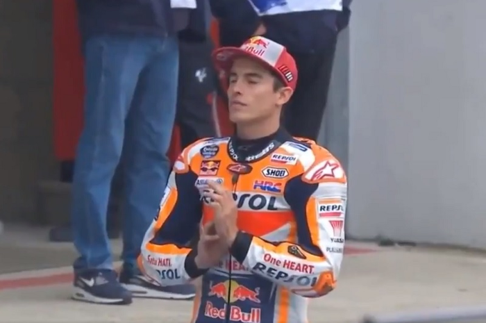 Ritual Marc Marquez sebelum memulai sesi kualifikasi MotoGP Prancis 2019