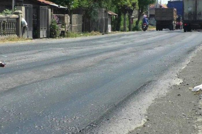 Jalan pantura makin bergelombang