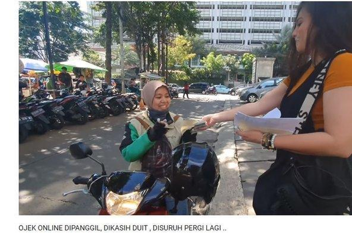 Wulan Guritno sedang memberi uang kepada driver ojol wanita