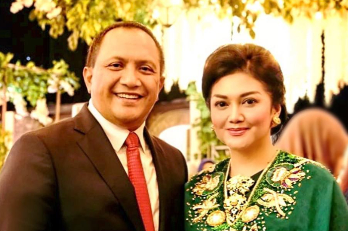 Agus Surya Bakti & Bella Saphira